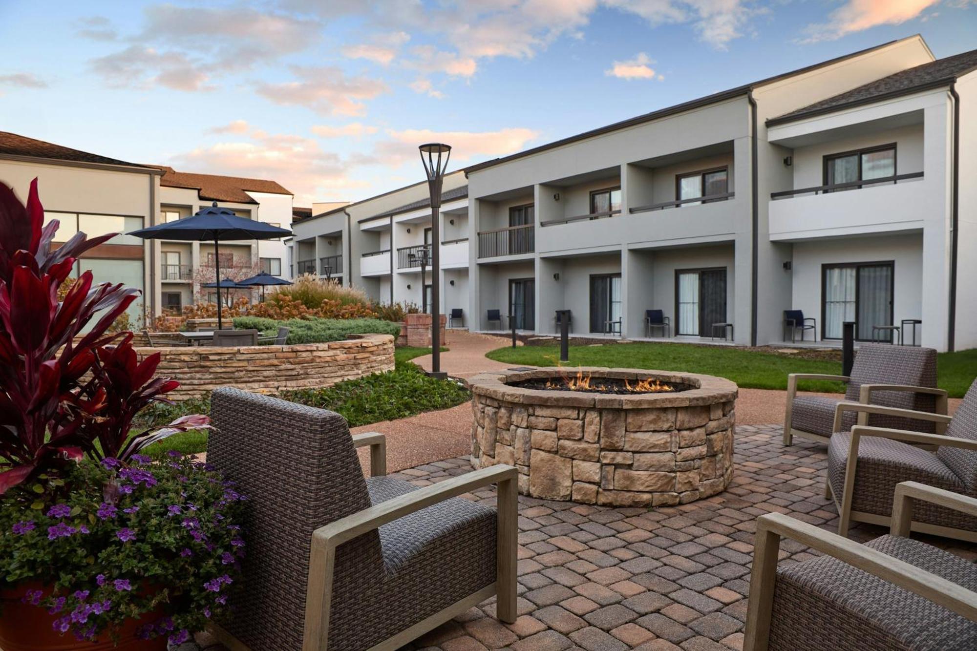 Courtyard St. Louis Creve Coeur Ξενοδοχείο Εξωτερικό φωτογραφία